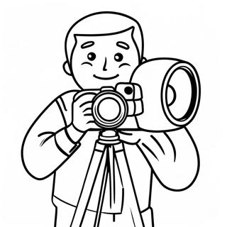 Page De Coloriage Du Cameraman Titan Tenant Une Camera 126056-59865